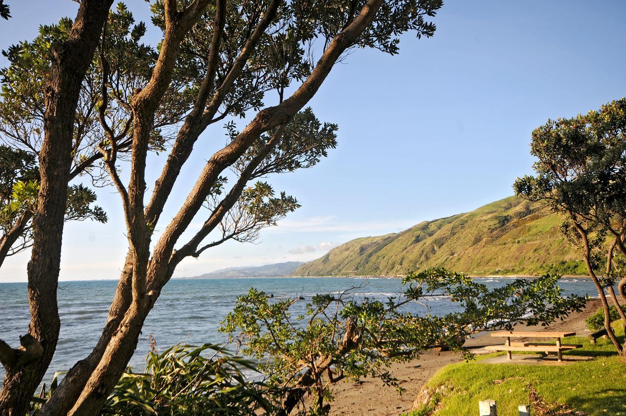 Kapiti Waves Bed & Breakfast Pukerua Bay エクステリア 写真