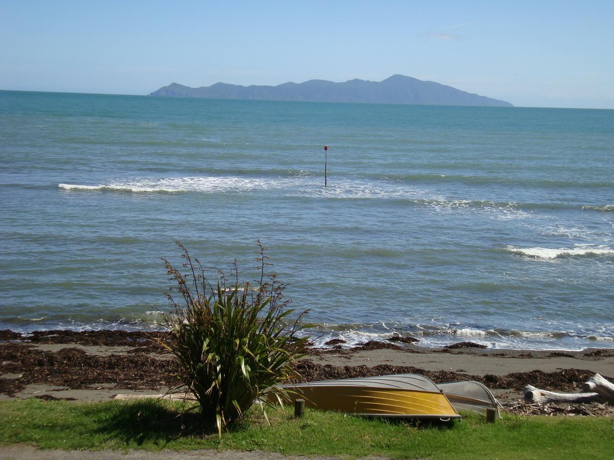 Kapiti Waves Bed & Breakfast Pukerua Bay エクステリア 写真