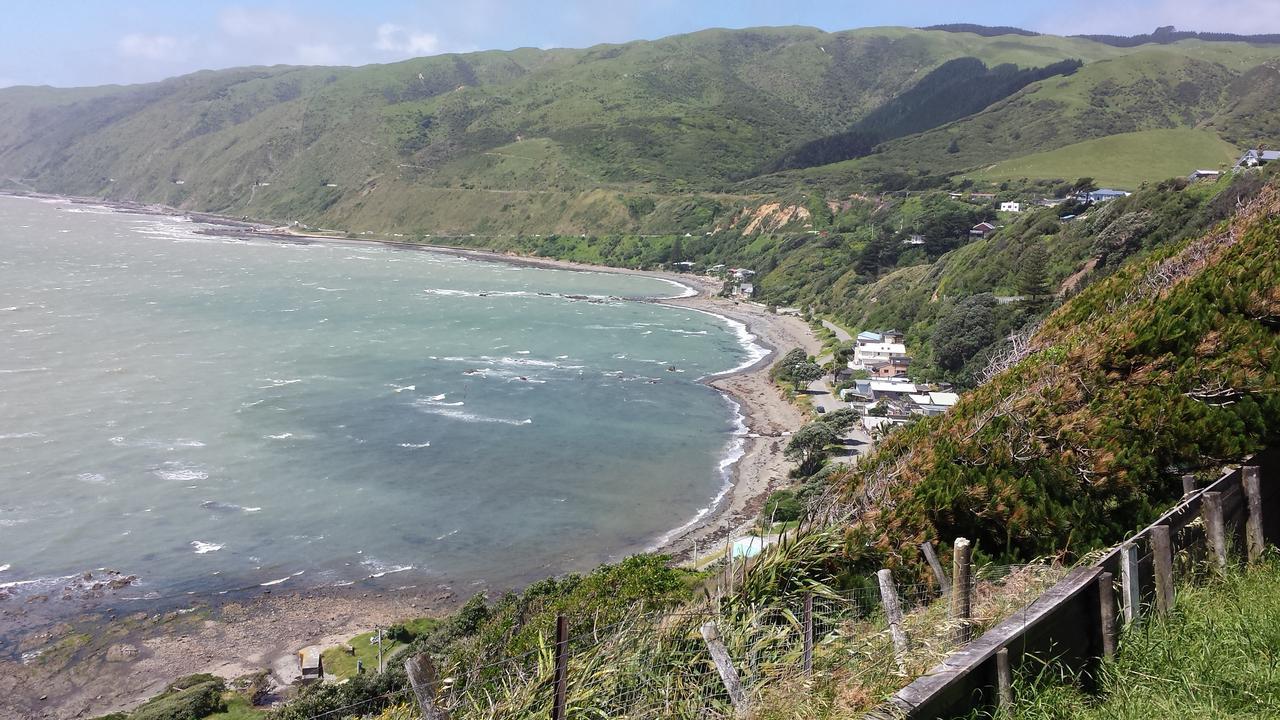 Kapiti Waves Bed & Breakfast Pukerua Bay エクステリア 写真